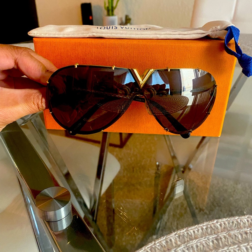 Brand new Louis Vuitton aviators sunglasses